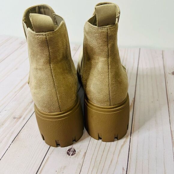 SODA Tan Lug Boots Platform Slip On - Picture 3 of 8